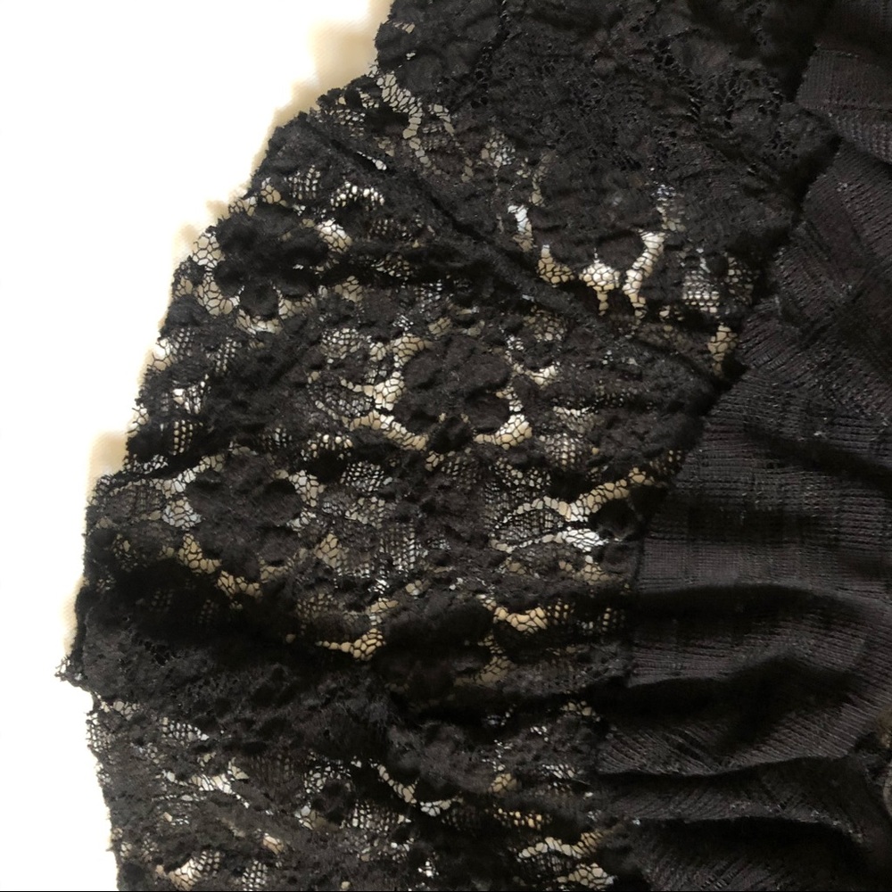 Free People Lace keyhole back top - Picture 3 of 4